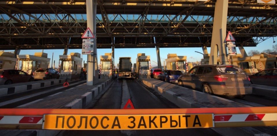 Петербург: дальнобойщики перекрыли платную трассу