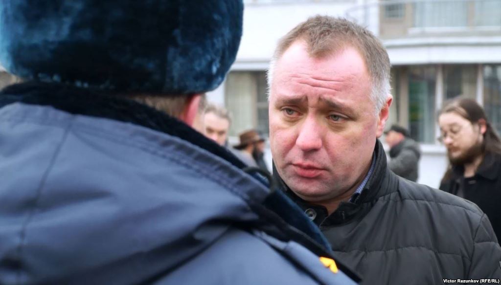 Полиция забрала лидера дальнобойщиков из дома