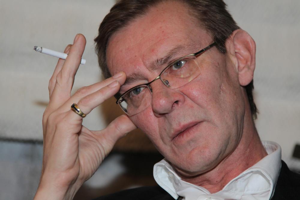 "Я на колени не встану, я - политзаключённый"