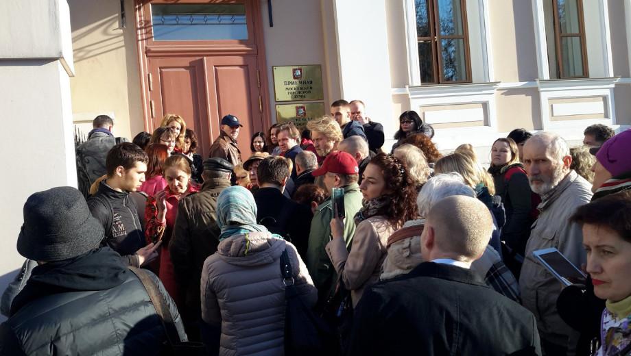 Москвичи пришли поддержать депутата, выступившего против сноса