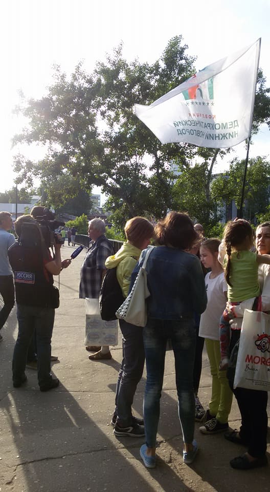 Первый пикет над оврагом. Поддержка горожан очевидна