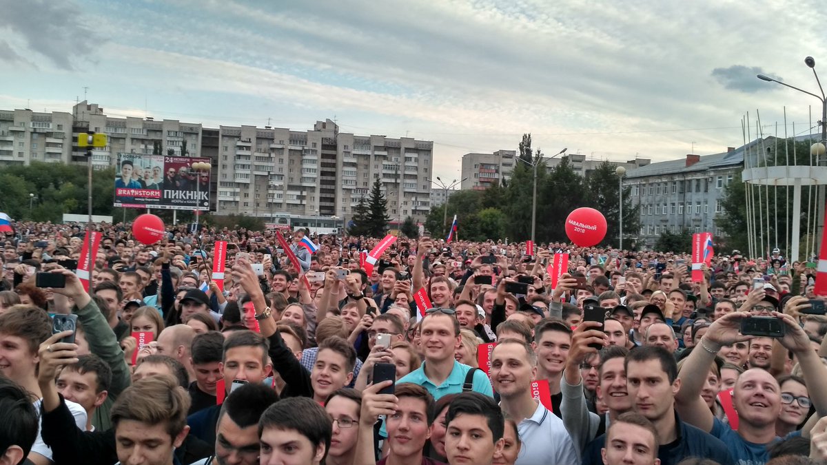 "Хотим перемен! Надоело!" Причины многотысячных митингов Навального