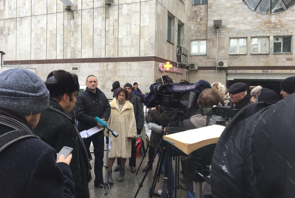 Сергей Удальцов вынужден был на улице проводить собственную пресс-конференцию