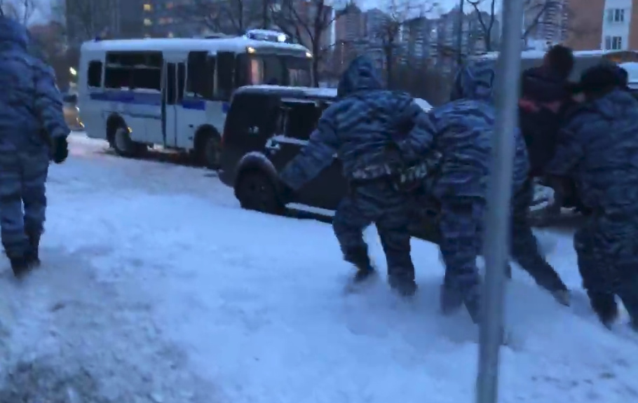 Активист попал в больницу после жесткого задержания полицией