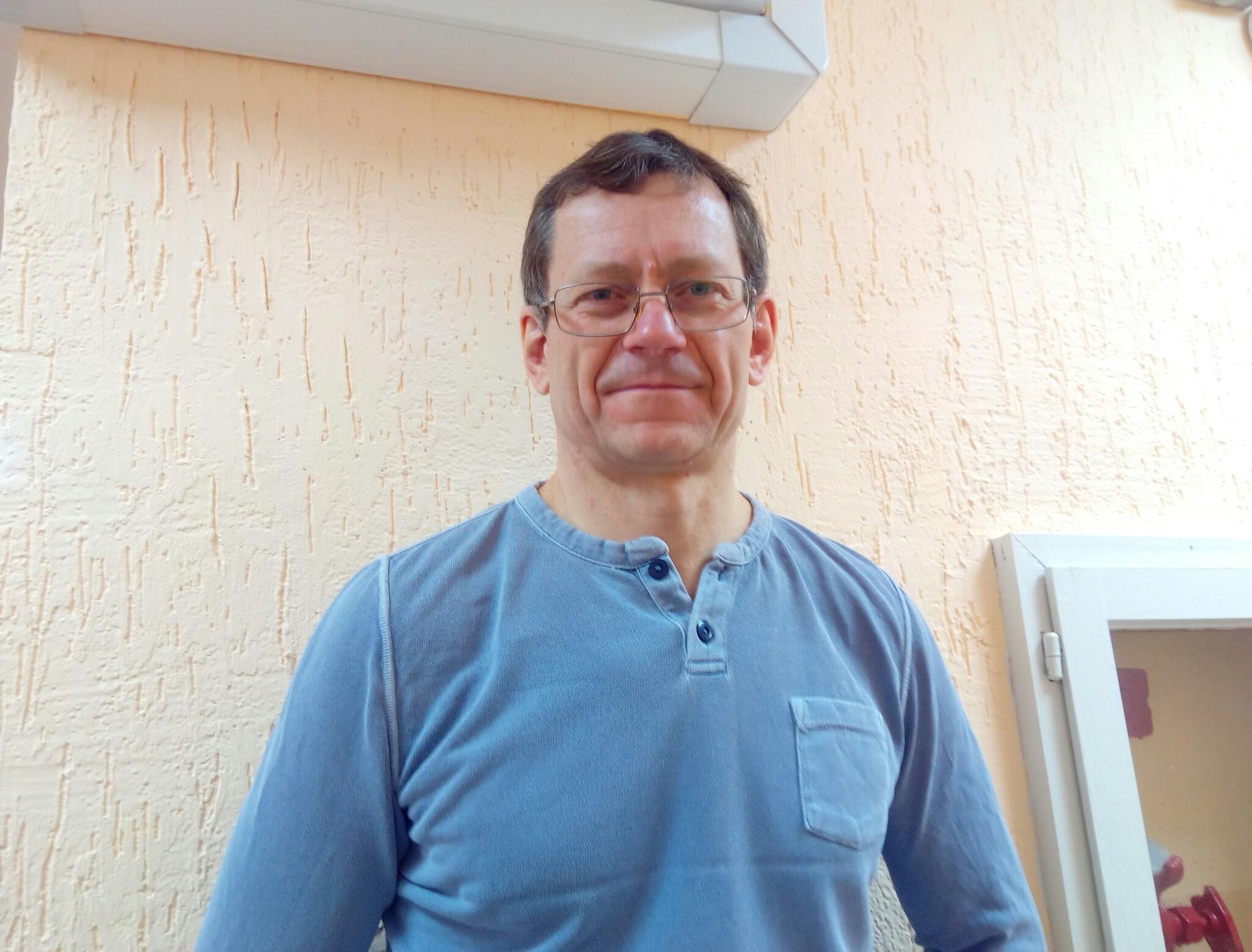 Суд оштрафовал активиста, который хочет попасть к депутатам