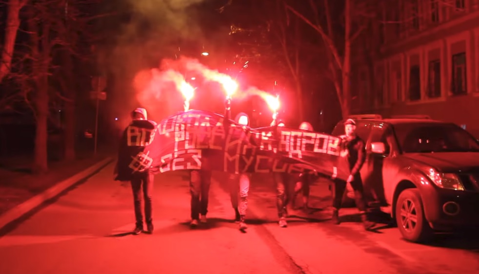 Московские активисты зажгли фаеры в поддержку жителей Волоколамска