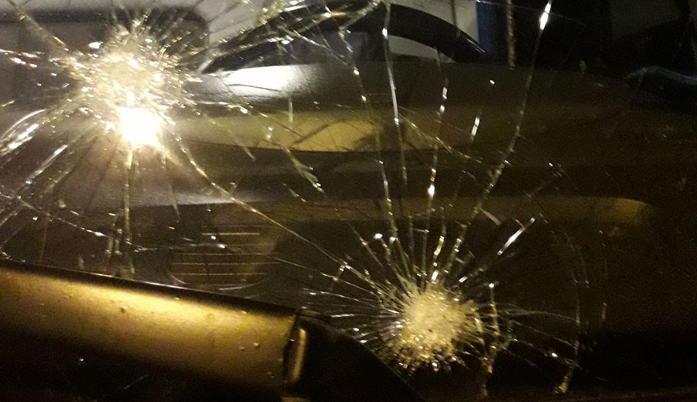 Ночью житель Волоколамска набросился на мусоровоз с топором