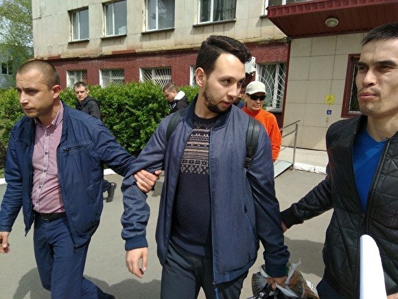 Активиста «Стоп ГОК» на выходе с 25 суток ареста за Навального "повязали" за Иегову