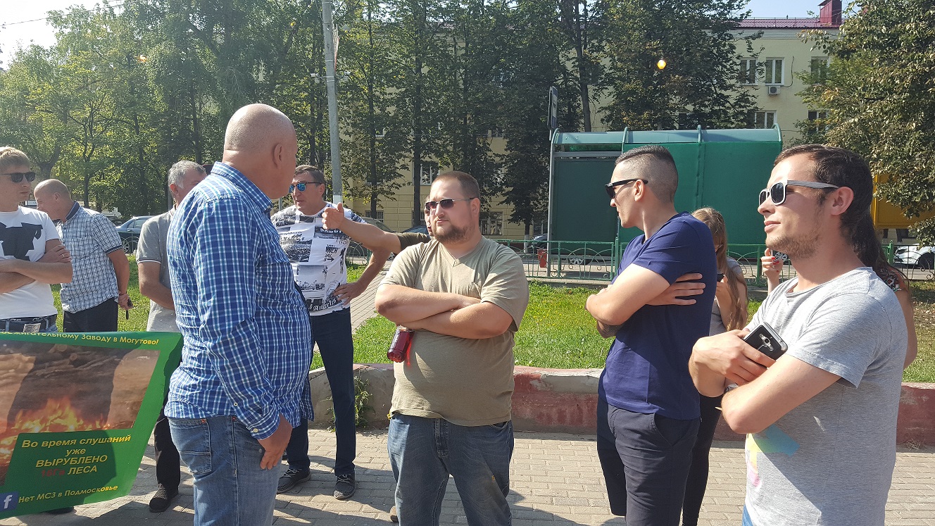 К пикету против МСЗ "присоединились" посторонние