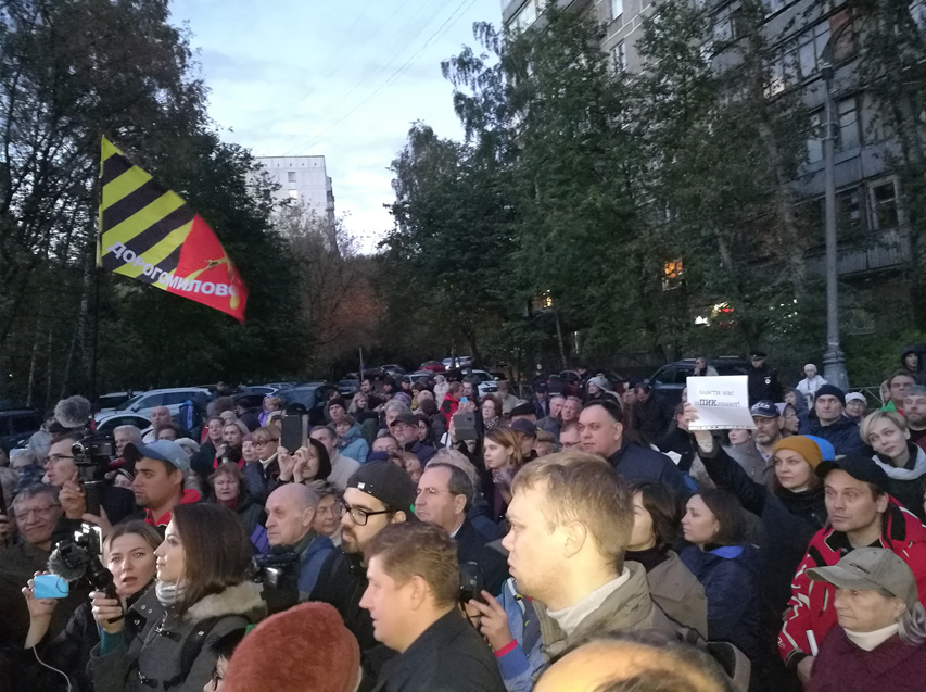 "Собянин - верни нашу землю! - Мы не собачки Павлова!"