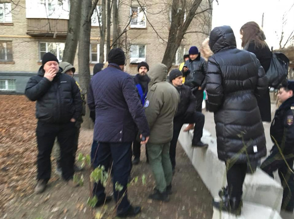 В Кунцево охранники напали на активистов, пытавшихся остановить огораживание сквера под застройку