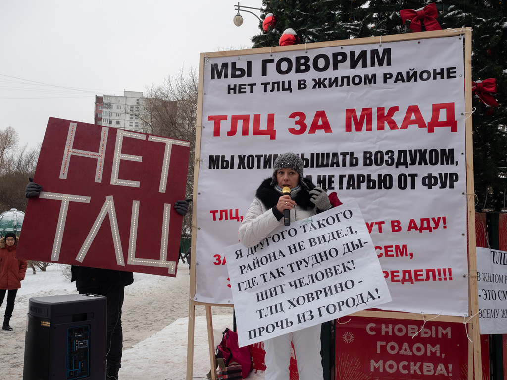 Жители Дегунина выступили против потока фур под своими окнами