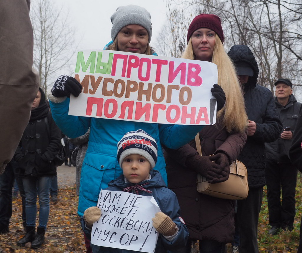 Массовая эвакуация школ и больниц - есть ли связь с митингами #РоссияНеПомойка?