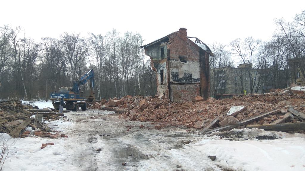 В Ярославле со скандалом снесли старинную школу, где училась Валентина Терешкова
