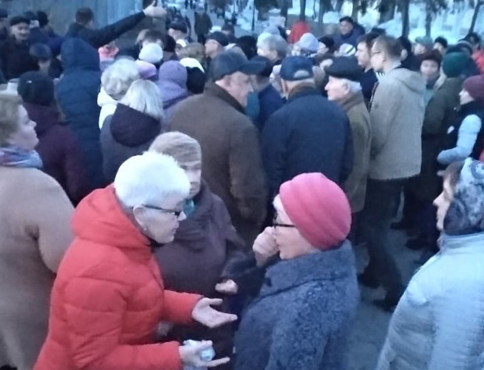 Жители Дербышек против дороги "по домам и детским площадкам"