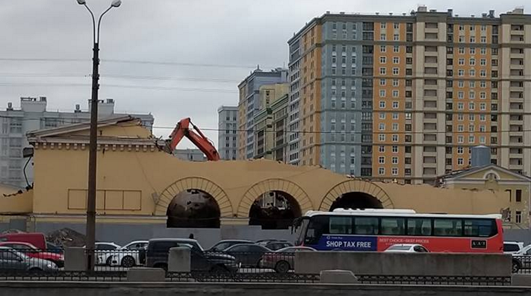 В Петербурге чиновники предлагают упростить процедуру лишения исторических зданий статуса памятников