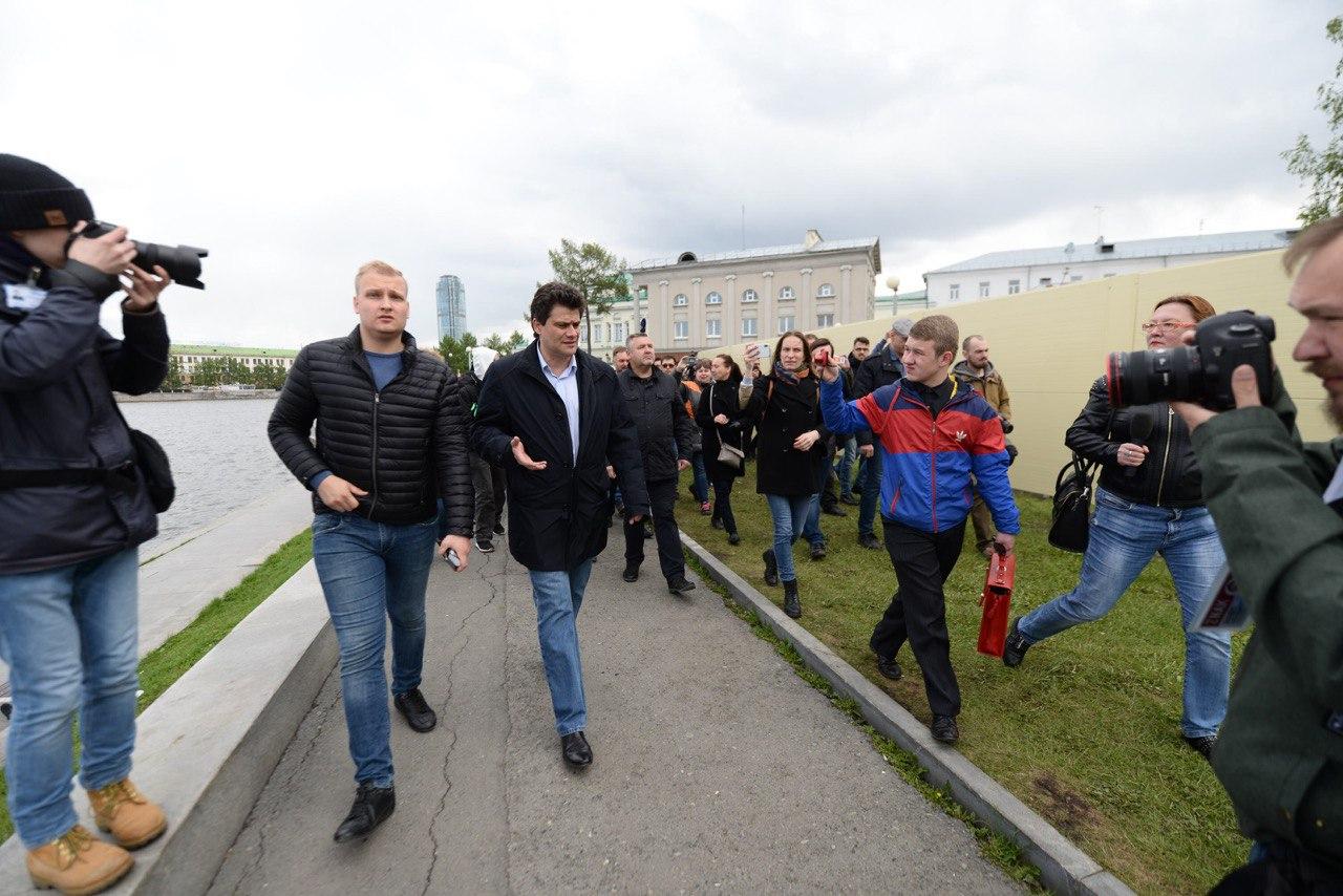 Поворот в борьбе за сквер в Екатеринбурге: власти ищут новую площадку для храма и пытаются понять мнения горожан