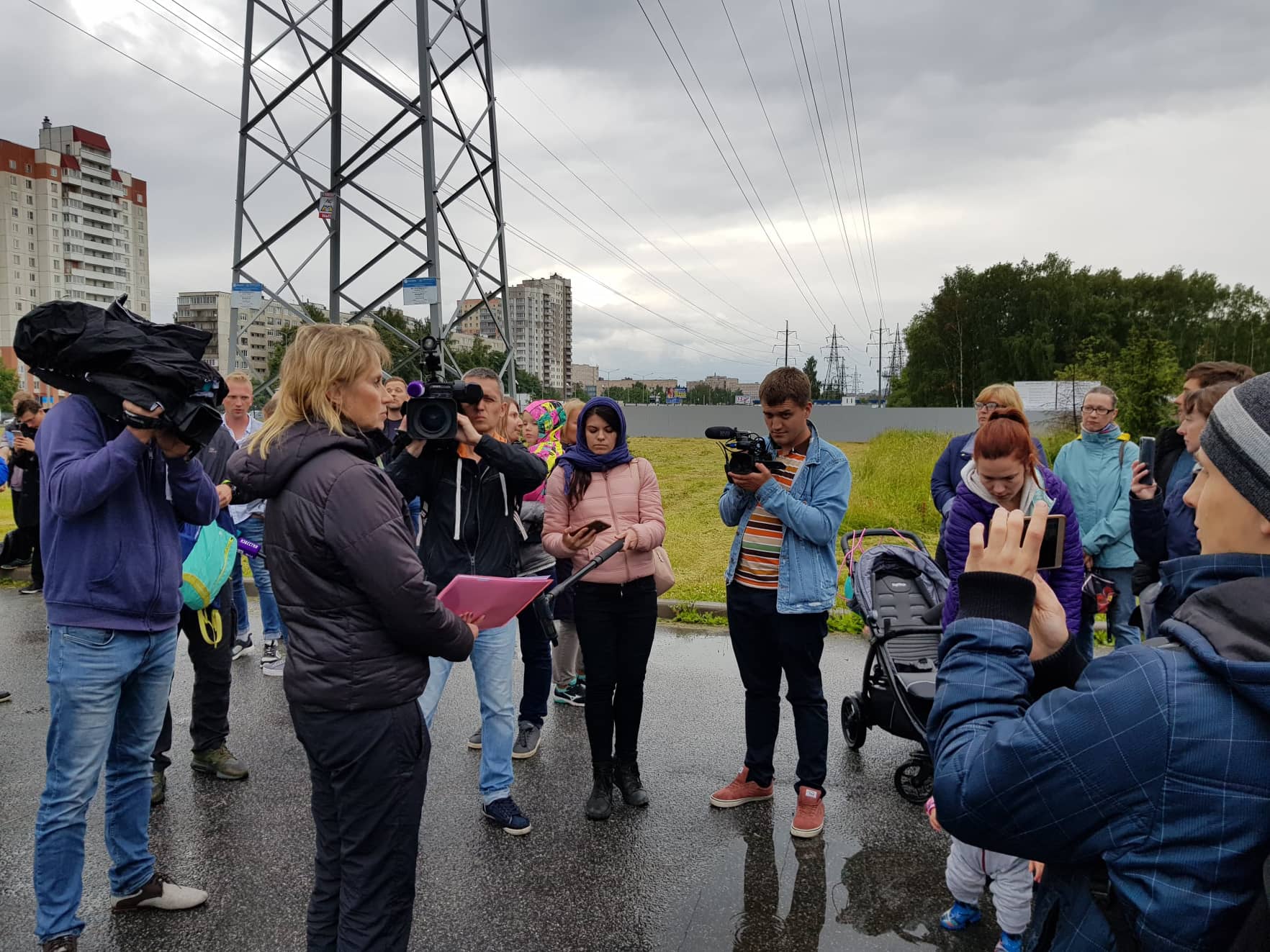 Петербуржцы вышли на сход
