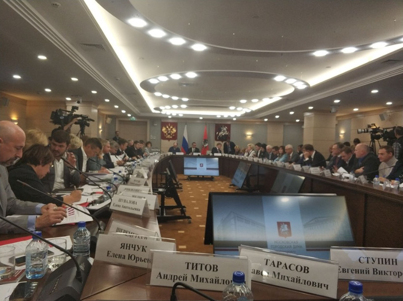 Скандал в Мосгордуме: бюджет спустили на лампочки, а председатель матерится в прямом эфире