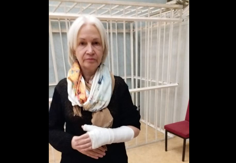 Жительнице Хорошево-Мневников на экспозиции по реновации охранник сломал руку