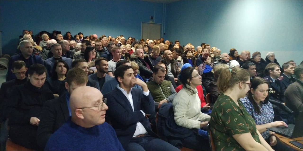 Октябрьское самоуправление: сход в поселке, где сумели защитить Волгу