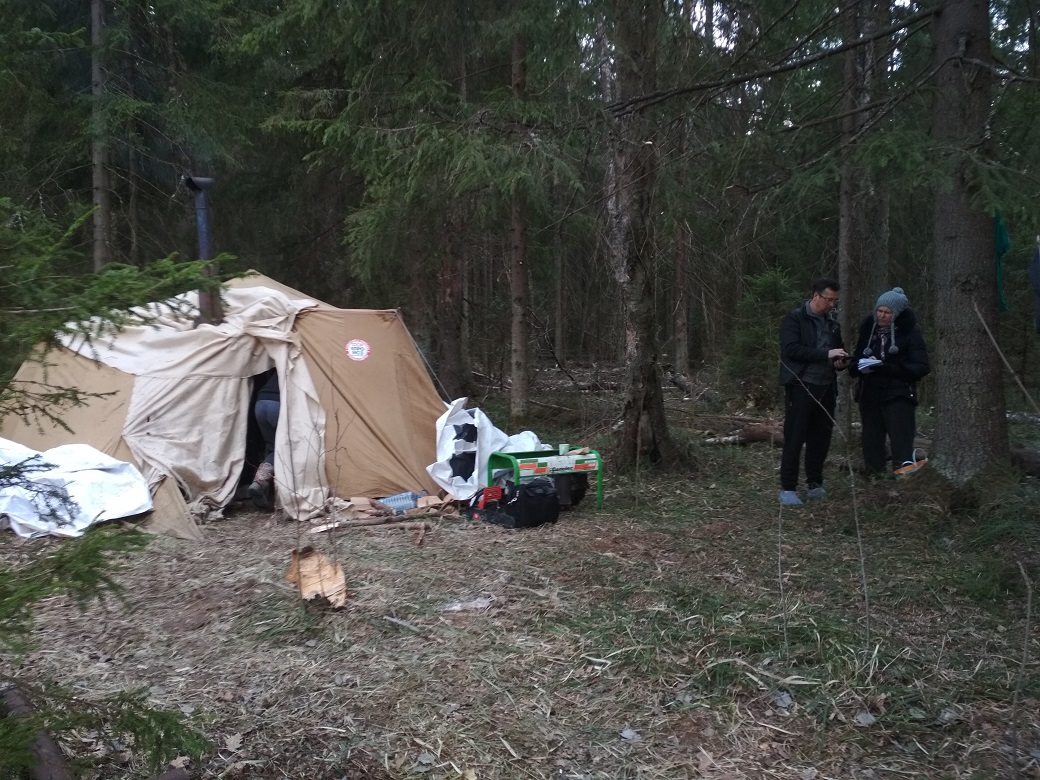 Палаточный лагерь в Поварово блокирует "мусорную" стройку: репортаж с места событий
