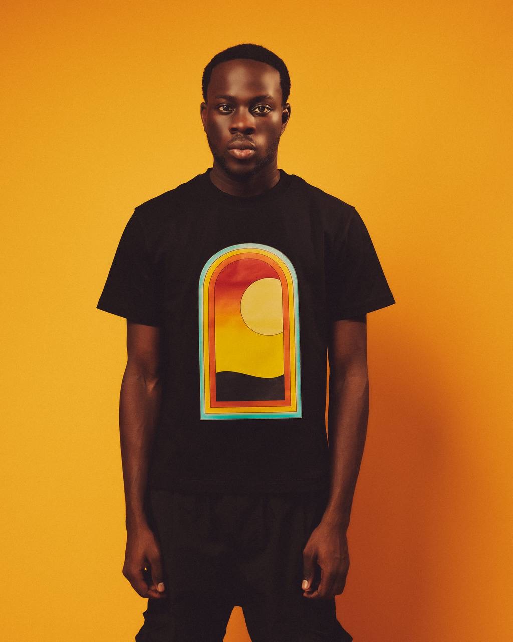 Reach For The Sun Tee Black