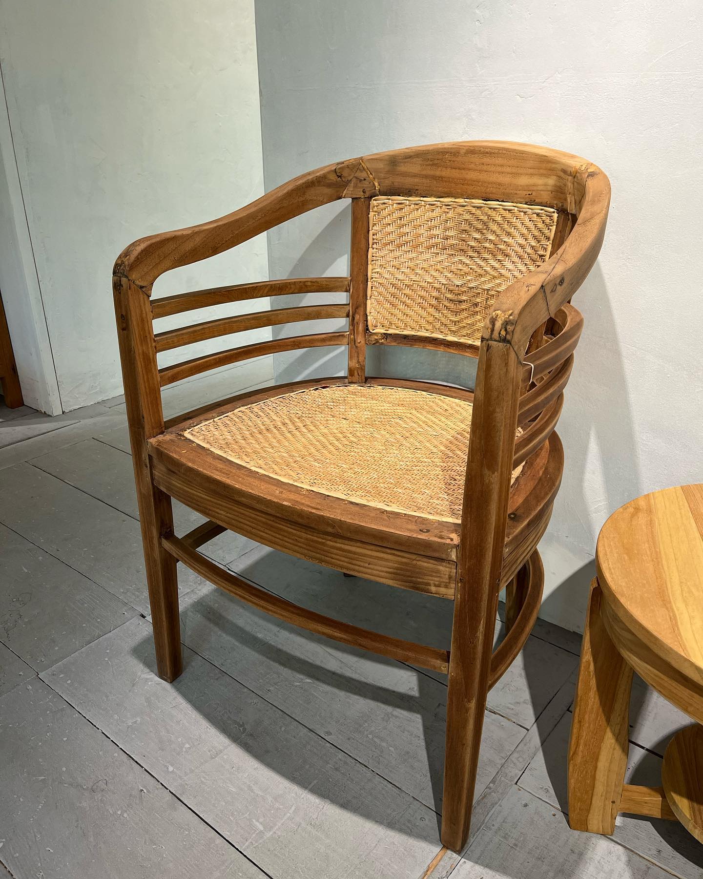 vintage rattan×teak armchair 】チーク材のフレームに、座面と