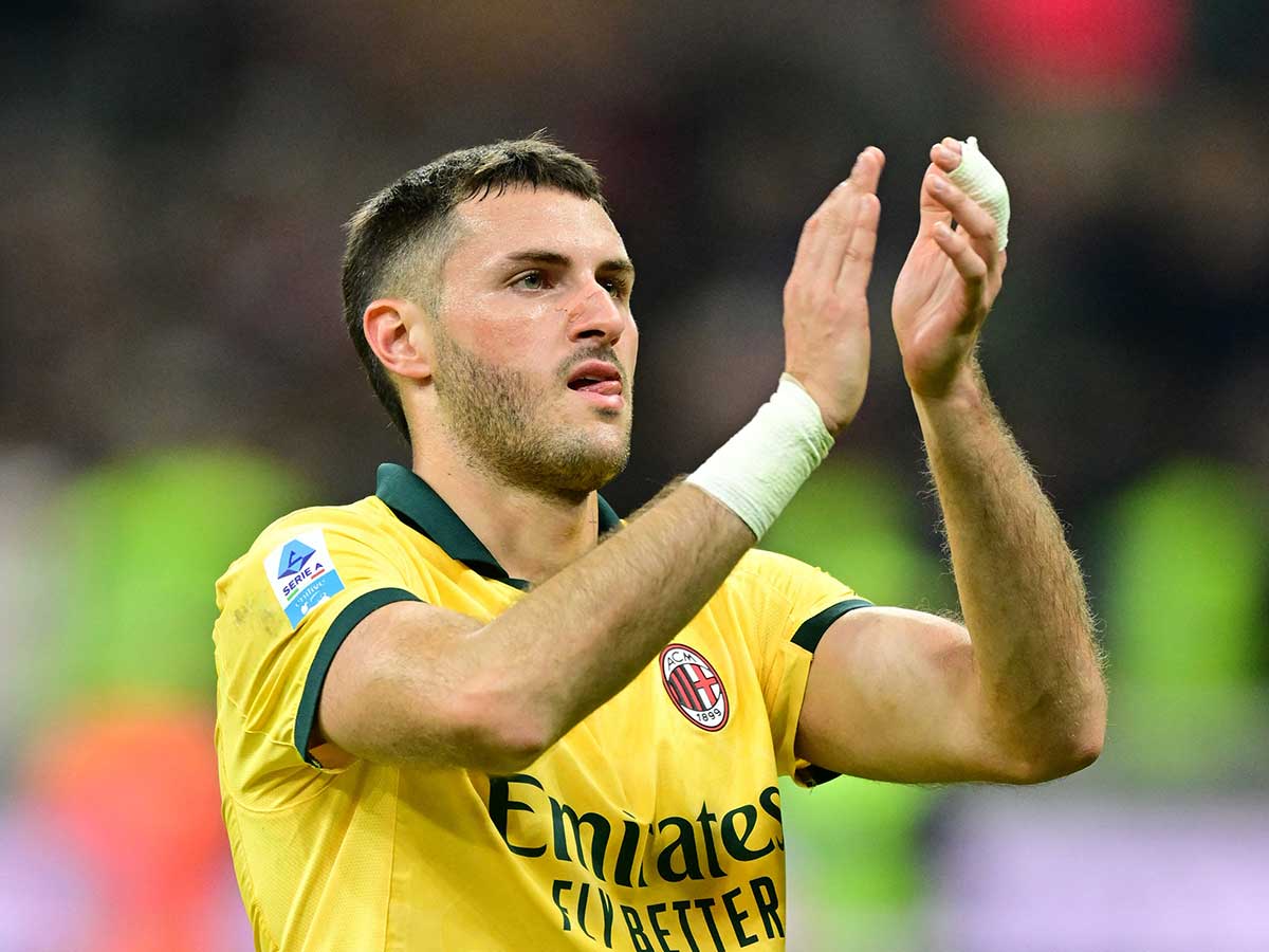 Golpean a Santi Giménez en la Fiorentina