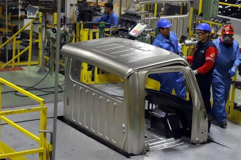 Caída del 1.68% en el empleo manufacturero; cuarta semana consecutiva de declive.