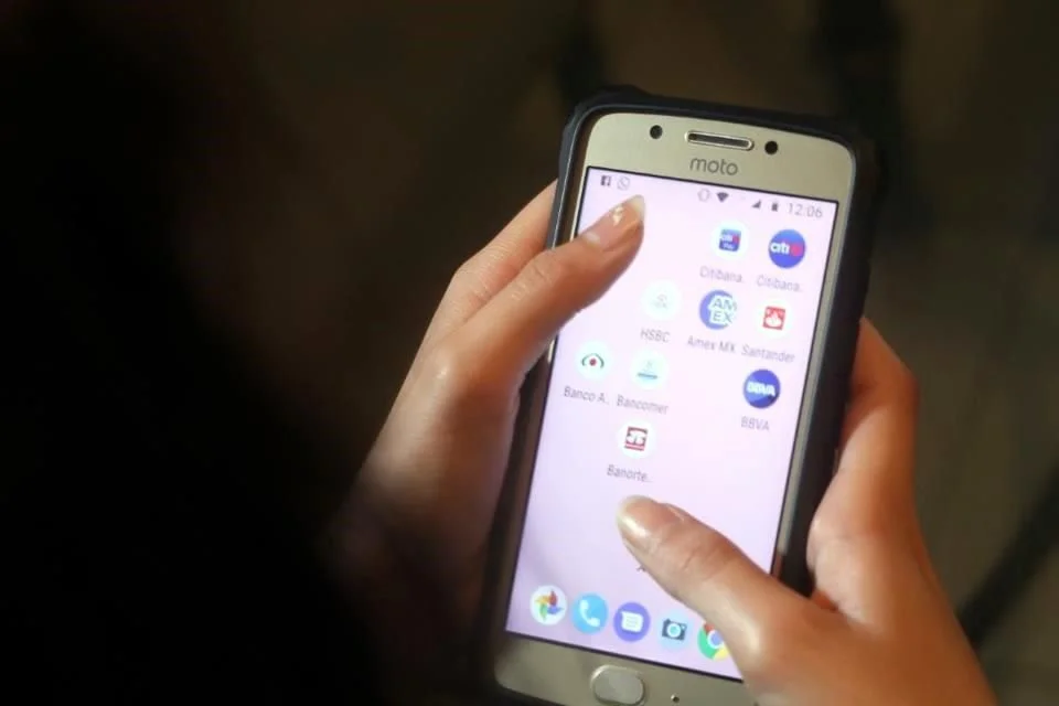 Audiencia pública para la inscripción de tarjetas SIM.