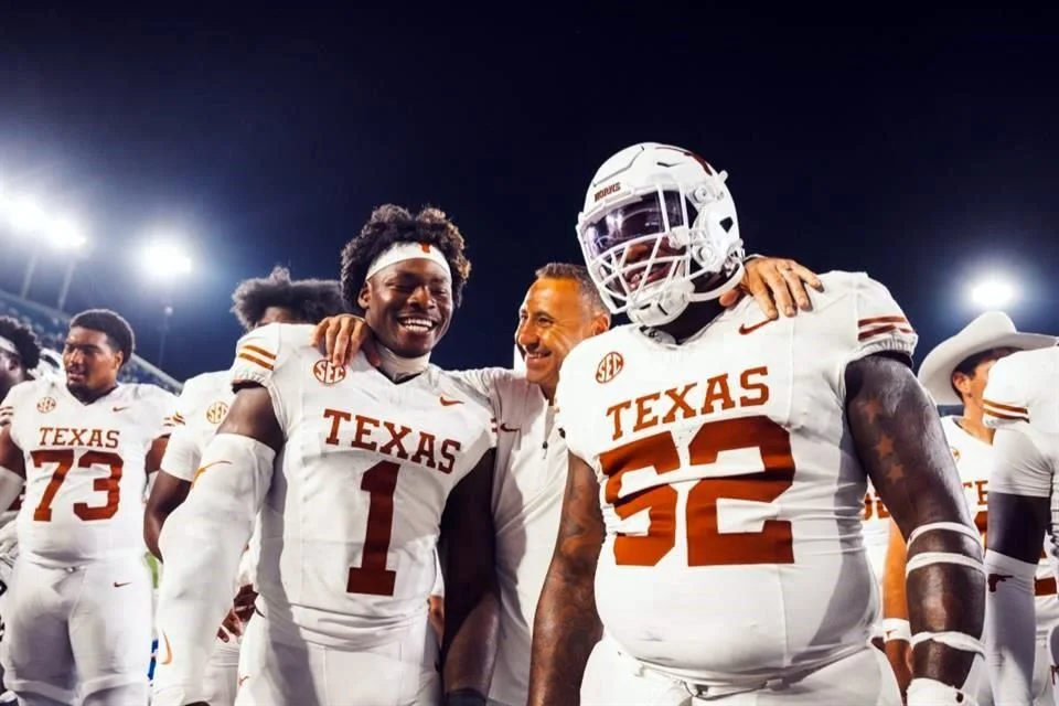 Texas vence a Kentucky tras un gol de campo en tiempo suplementario.