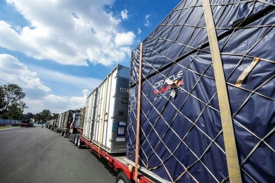 Aterriza aeronave de Fórmula 1 en suelo mexicano.