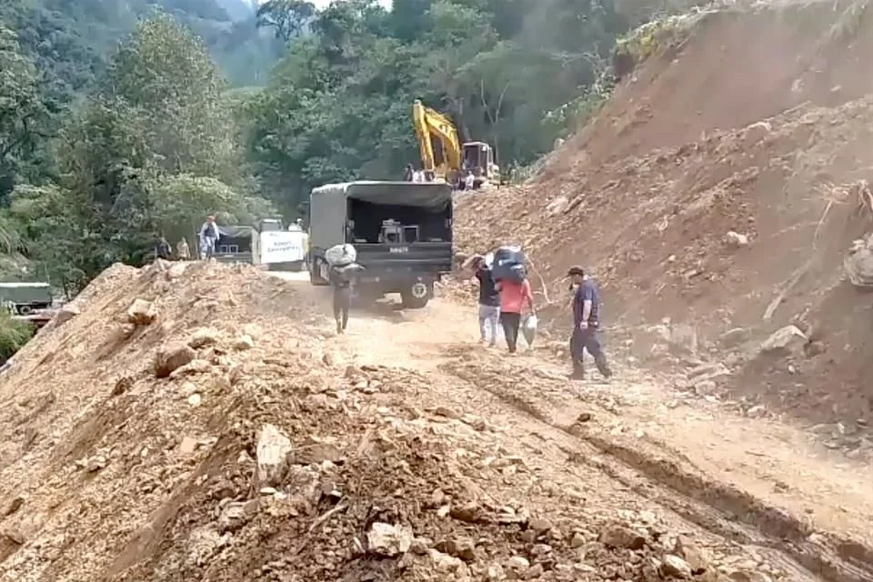 Ayuda de 10 mil millones para damnificados.