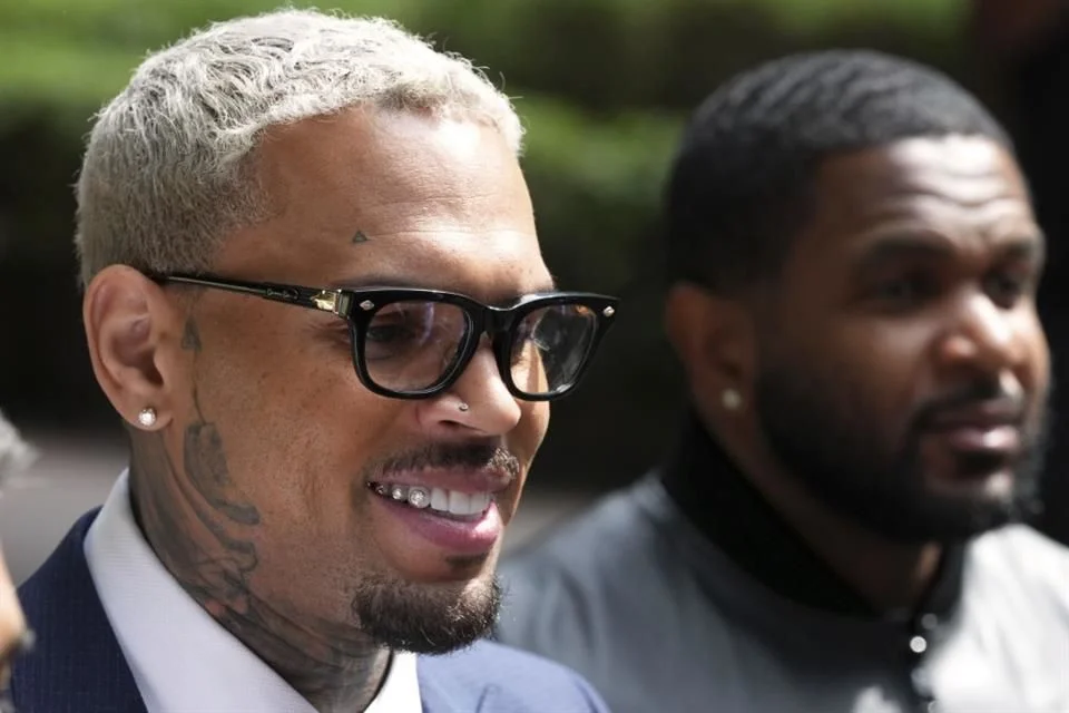 Brown comparece ante tribunales británicos por cargos de agresión.