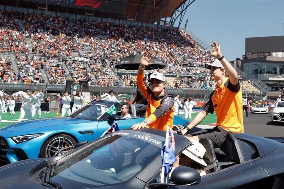 Abucheos reciben a Lando Norris en el desfile.