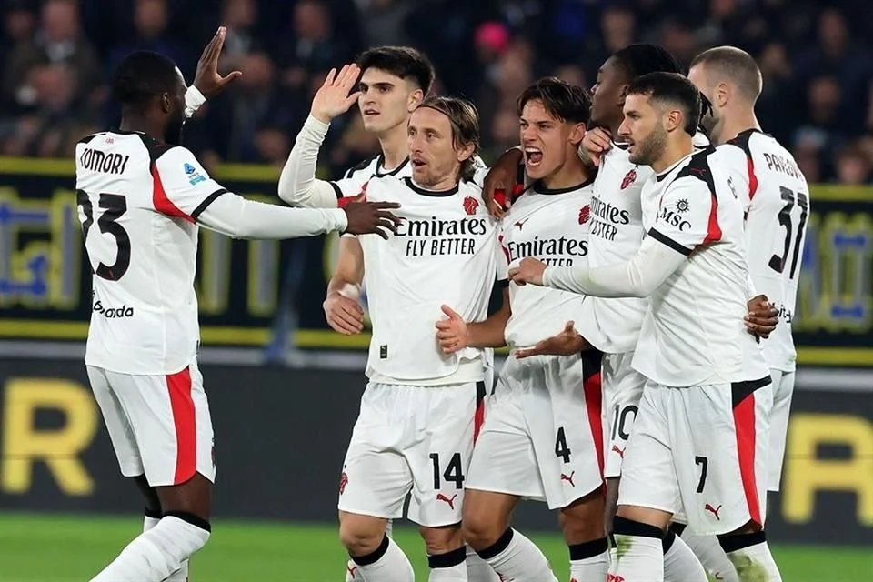 Giménez del Feyenoord, en sequía goleadora y lesionado.