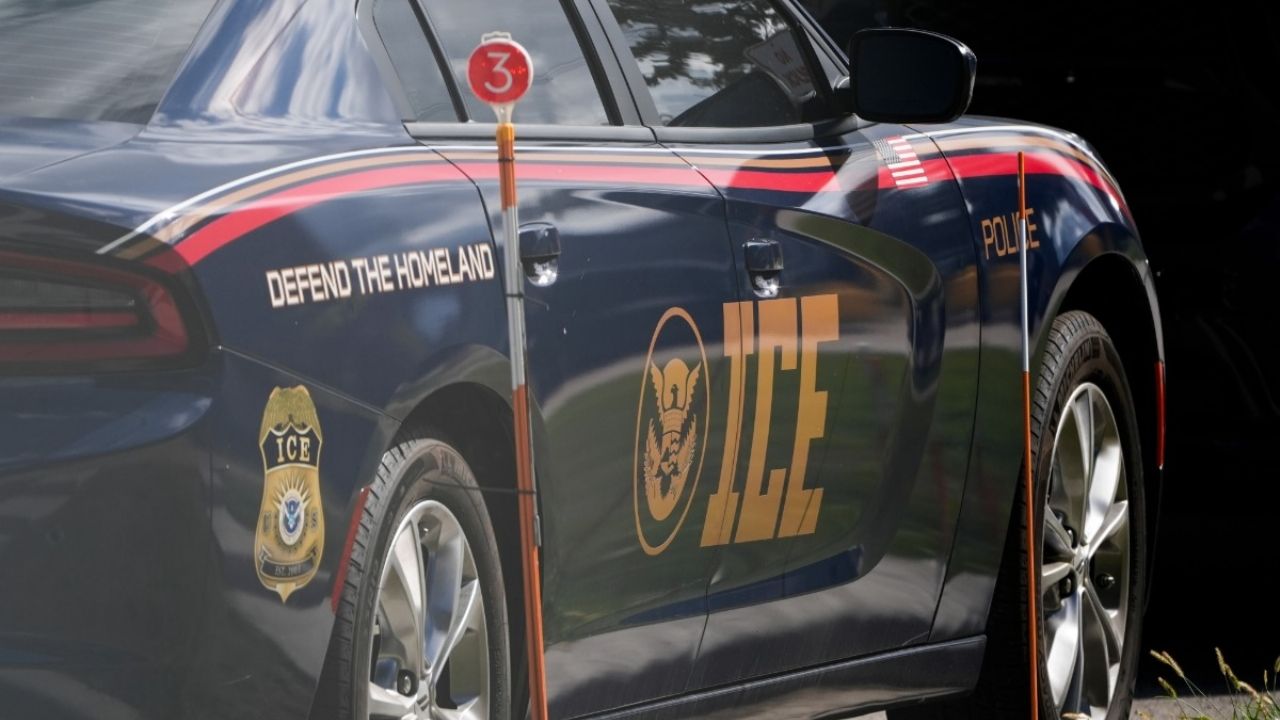 La Patrulla Fronteriza abrió fuego contra una conductora que embistió a agentes en Chicago.