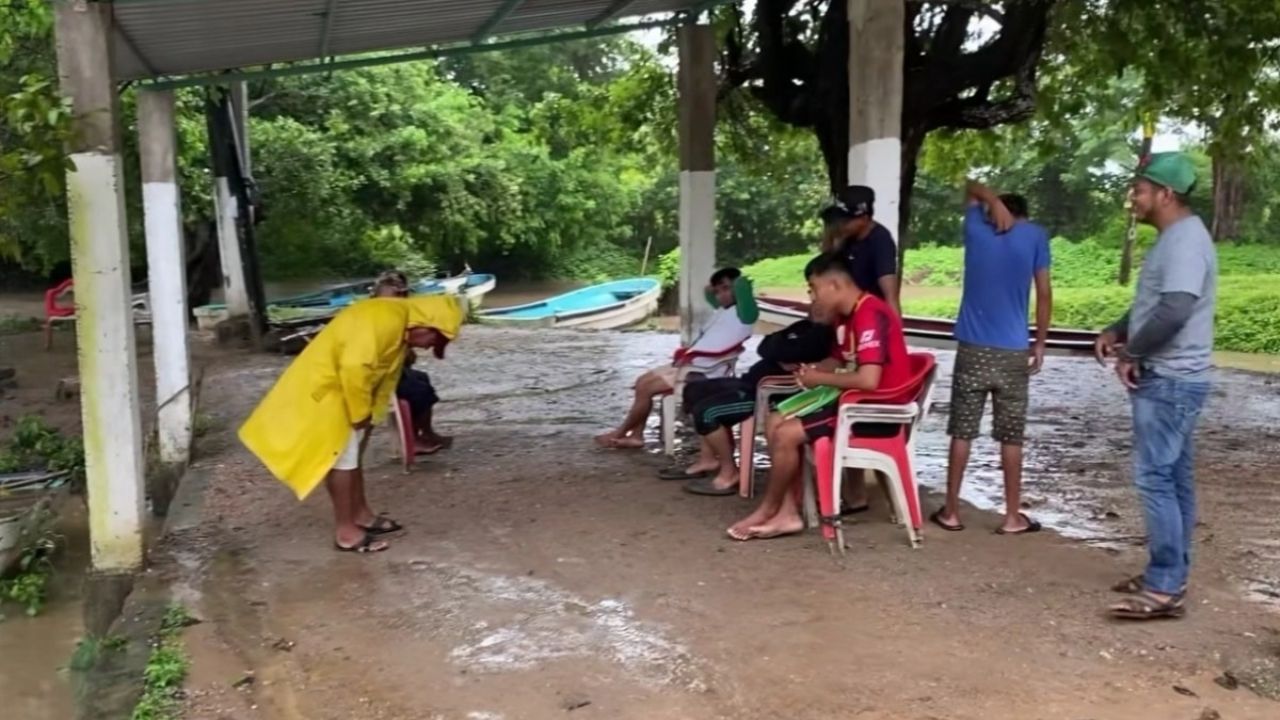 Inundaciones fluviales en Oaxaca aumentan después de las lluvias.