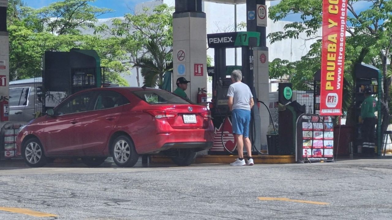 Grave crisis económica azota Cancún por escasez de gasolina.