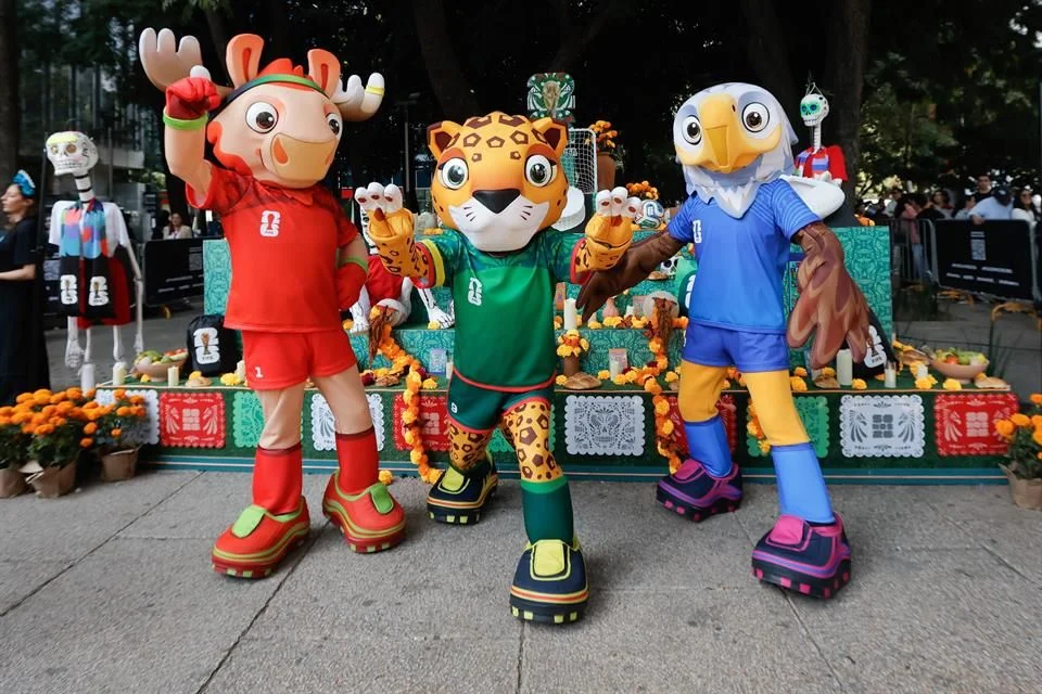 Mascotas del Mundial 2026 honradas en Reforma.