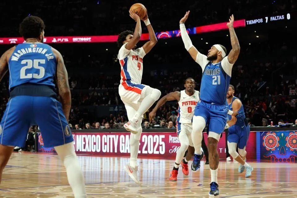 Victoria de los Pistons ante los Mavericks en suelo mexicano