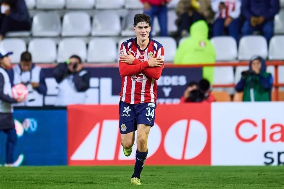 El espectacular gol de ‘Hormiga’ acerca a las Chivas a la clasificación directa a la liguilla.