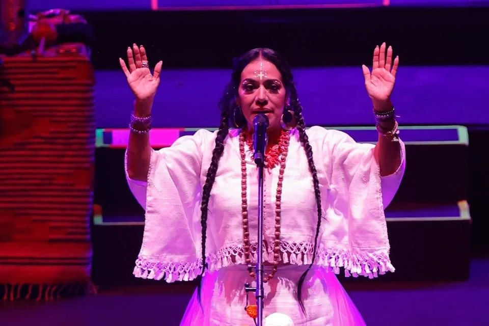 Fiesta de Lila Downs: Un Encuentro entre la Vida y la Muerte en el Auditorio.
