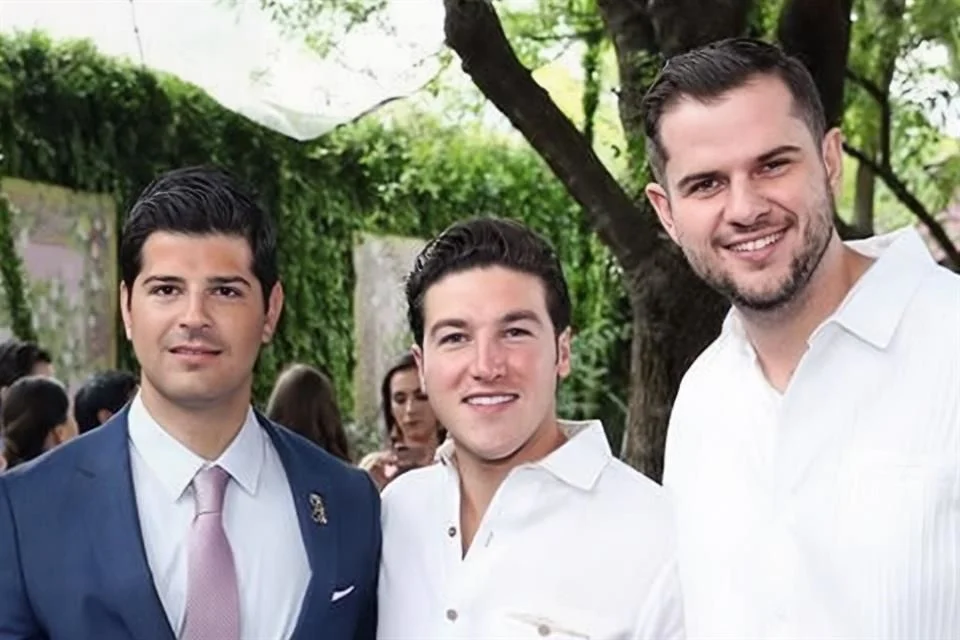 Samuel vende material de oficina.