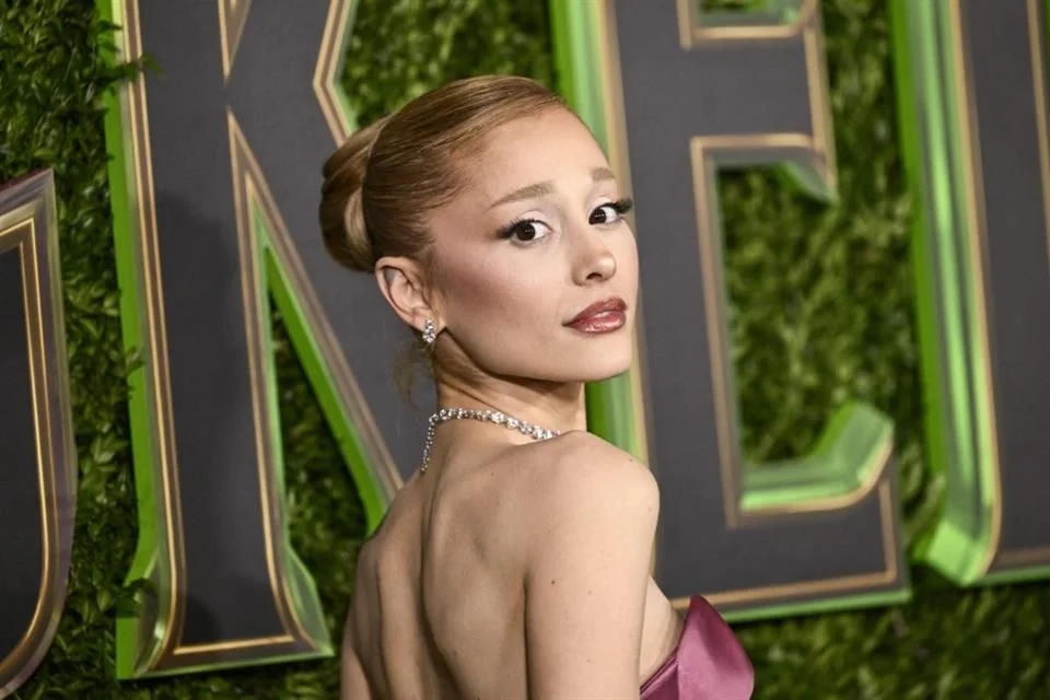 Ariana Grande conducirá Saturday Night Live en diciembre