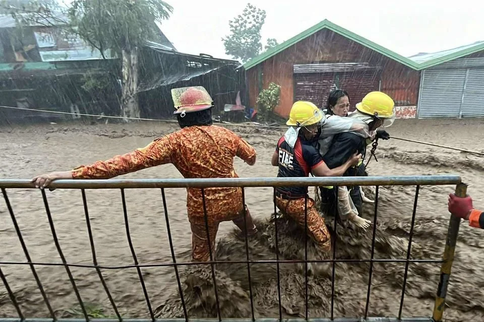 Filipinas bajo estado de emergencia por tifón con más de cien muertes.