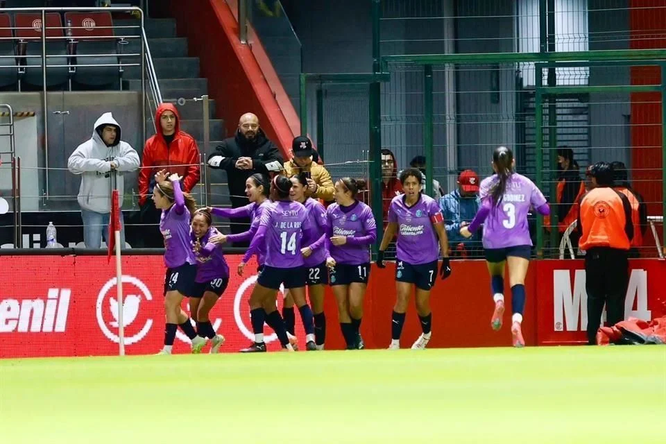 Guadalajara avanza y se medirá a su eterno rival en la semifinal.