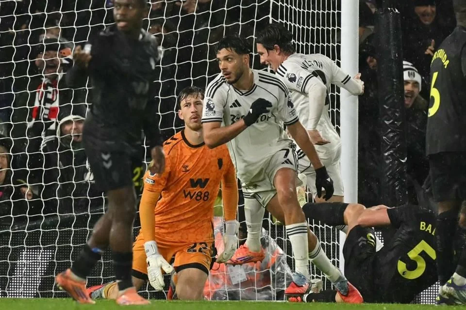 El gol de Raúl Jiménez asegura el triunfo del Fulham.