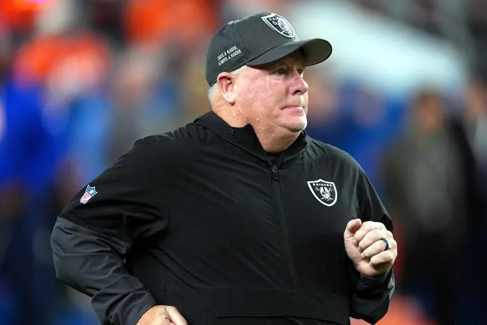 Los Raiders despiden a Chip Kelly como coordinador ofensivo